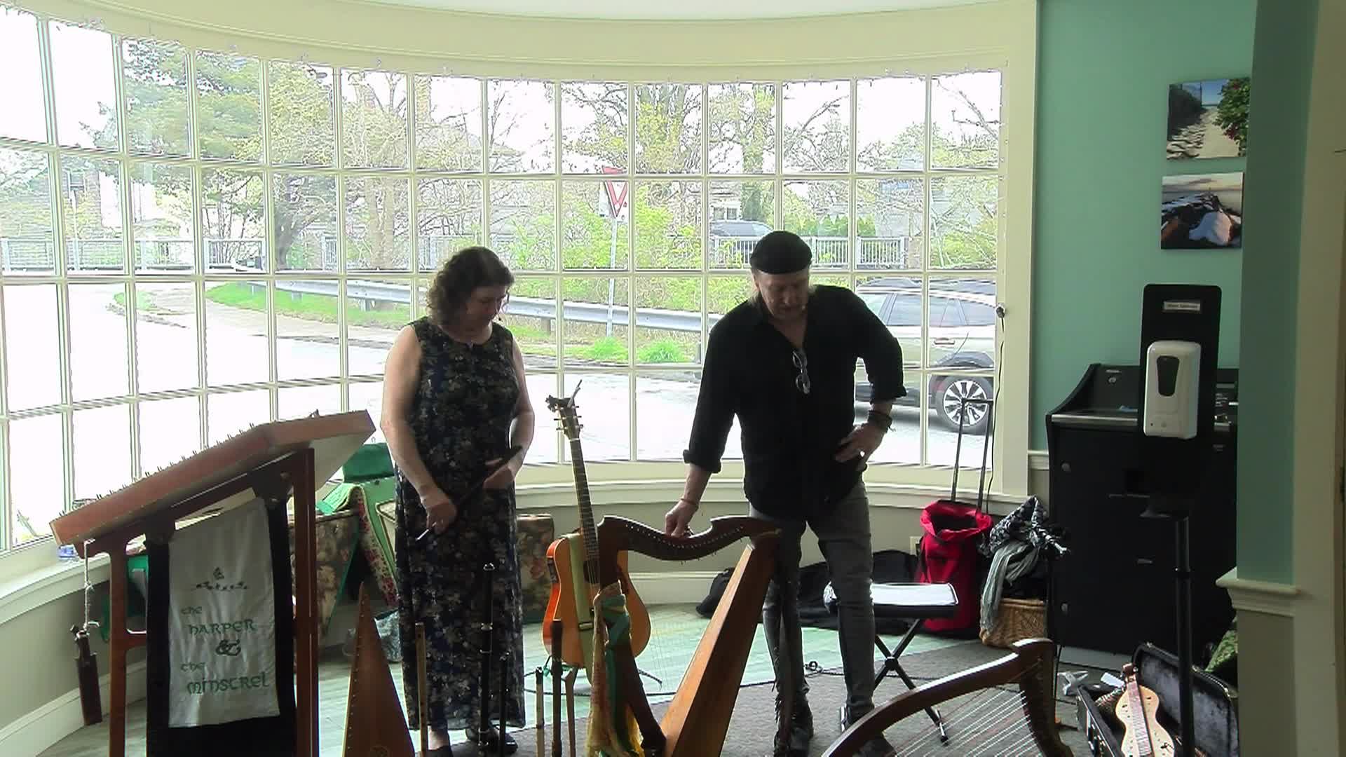 WH Trad Stroll: Harper & Minstrel